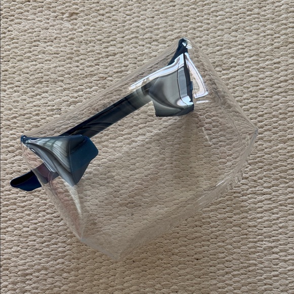 NEW Cadence Large Parcel - Picture 4 of 5